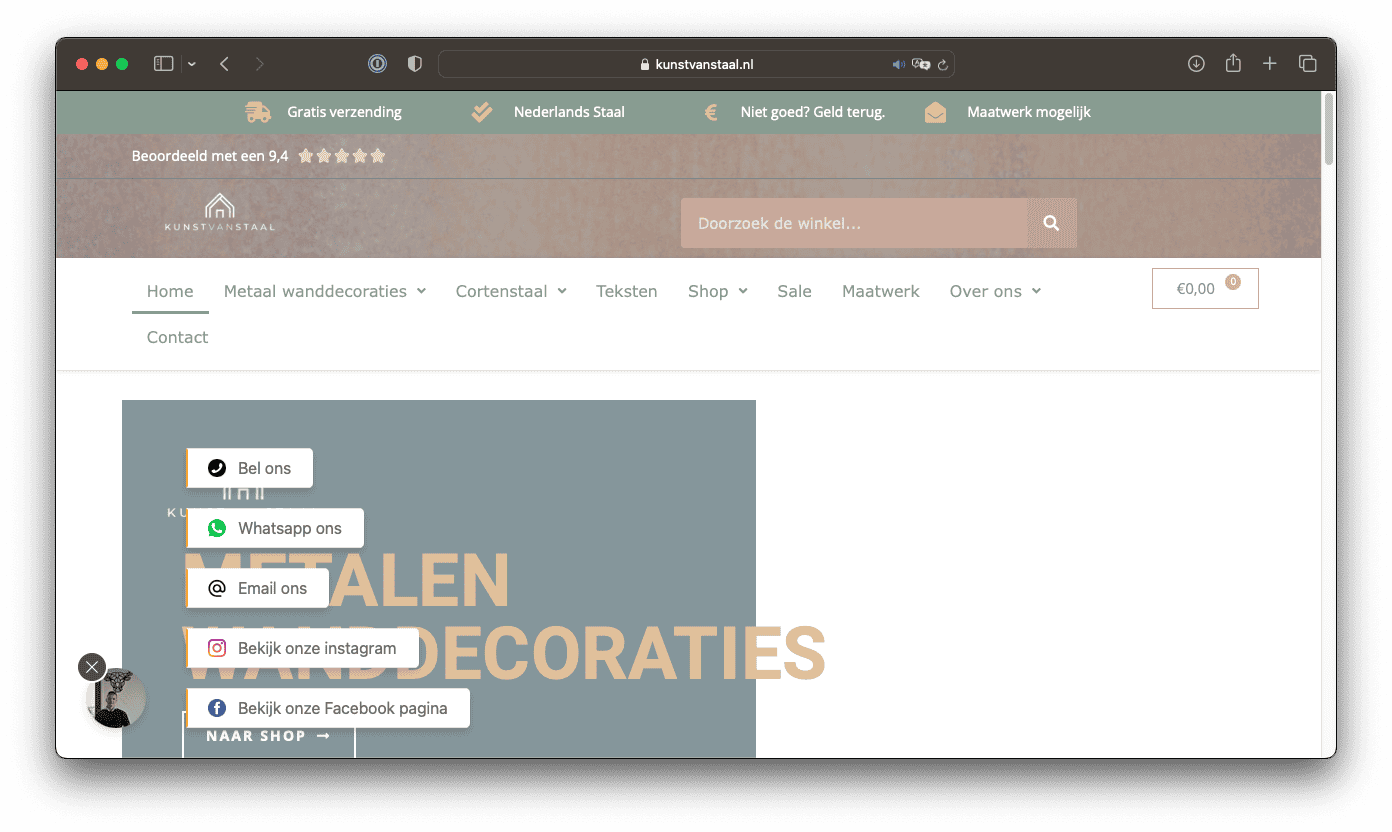 Een webpagina van kunstvanstaal.nl met contactopties zoals telefoon, WhatsApp, e-mail, Instagram en Facebook. De header bevat links naar verschillende Metal Decor-secties en een winkelwagenpictogram.